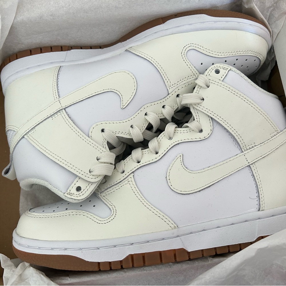 Woman’s Nike dunk high
